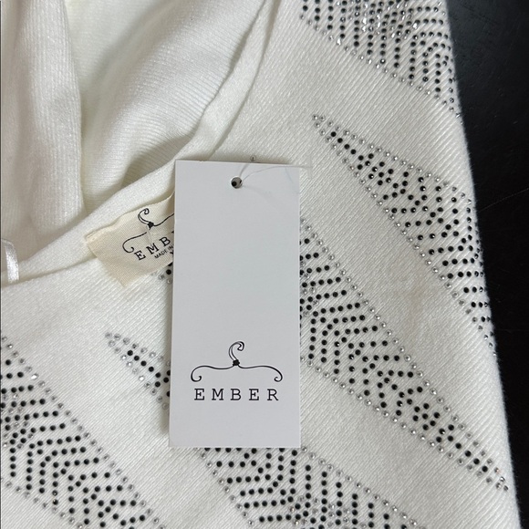 Festive cream sweater with contemporary sparkle icicles or diamonds. - Picture 8 of 11